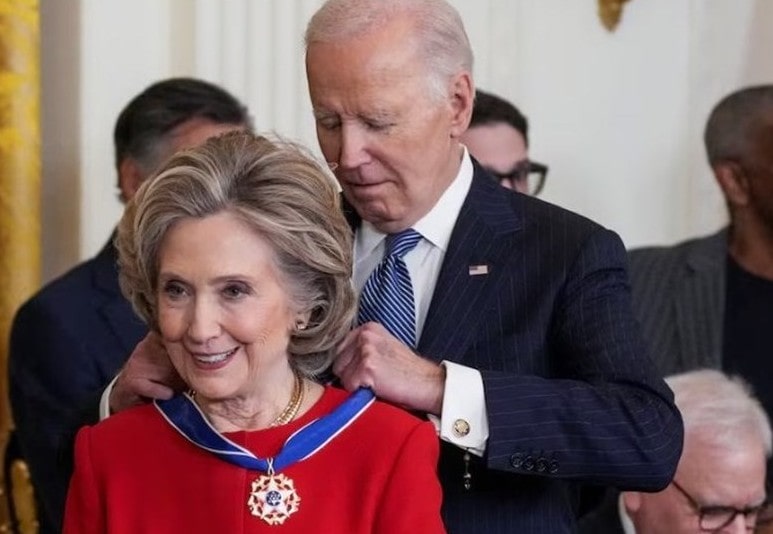 Picture of Hillary Clinton receiving the Medal of Freedom